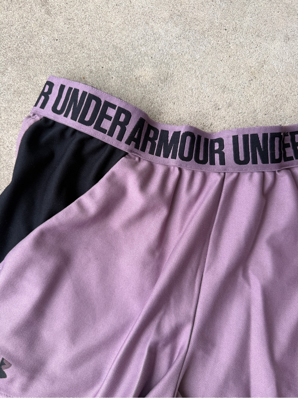 Under Armour Women’s Running Athletic Shorts Purple Black Size Medium - Picture 4 of 5